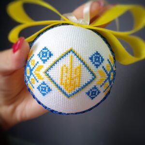 Іграшка новорічна вишита 2