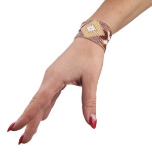 Браслет з бісеру, бежевий