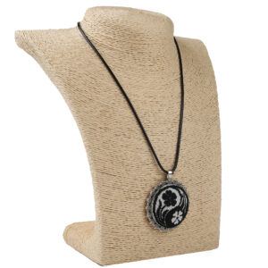 Кулон вишитий "Квіти інь-янь"